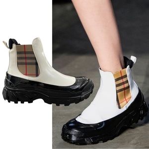 NEW Burberry Smooth Vinyl Chelsea Boots Vintage Check White Size 40
